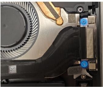 Screenshot that shows removing two magnetized Surface Connect Port screws with a 3IP driver.