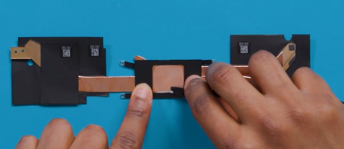 Screenshot that shows holding the thermal module while scraping TIM residue.