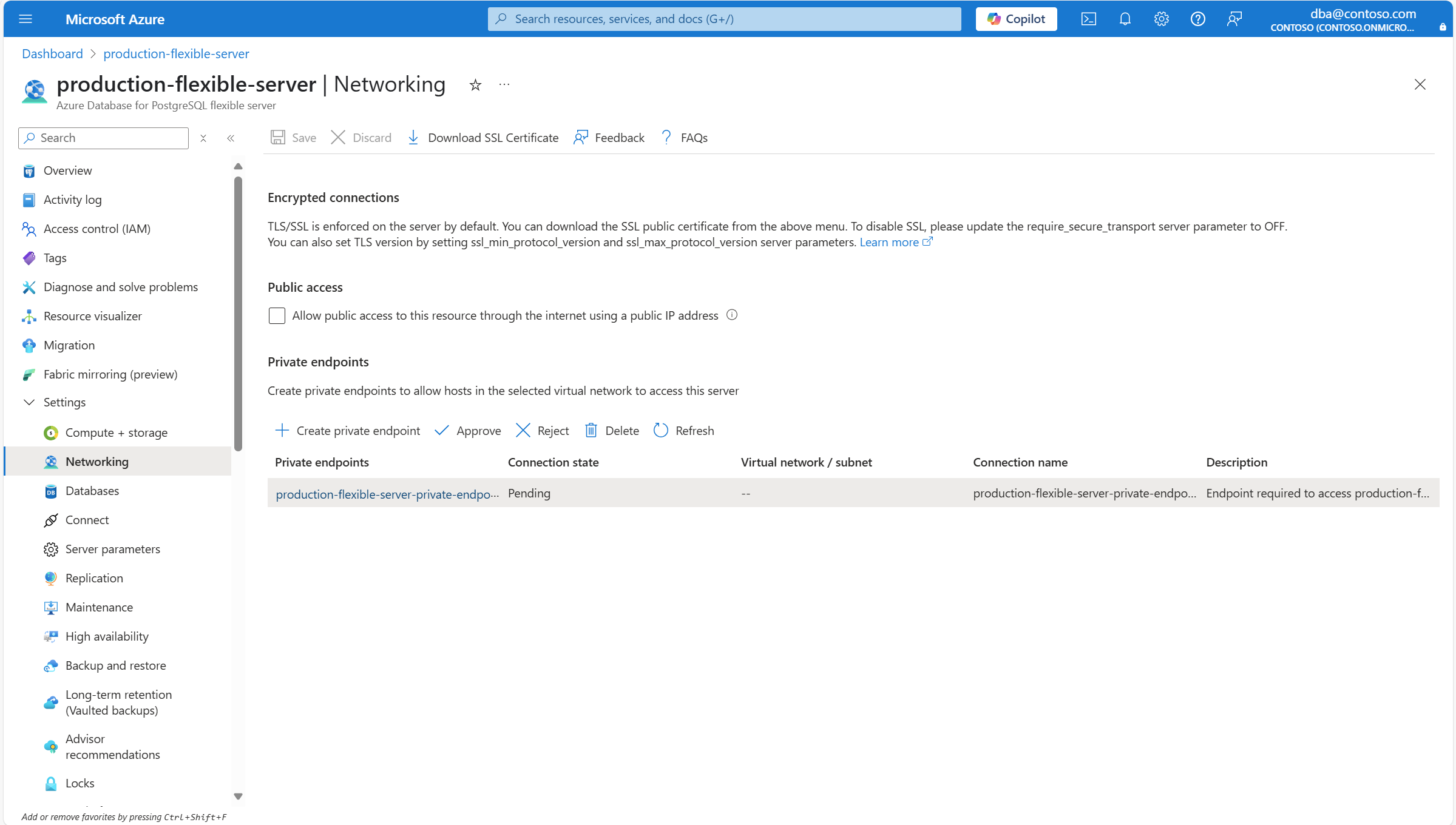 Recorte de pantalla que muestra el botón Aprobar para desencadenar la aprobación de una conexión de punto de conexión privado existente.