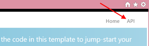 Zrzut ekranu strony głównej, wskazujący na klikalne litery A P I, które otworzą link do strony pomocy.