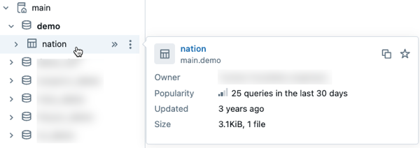 Karta zawierająca metadane katalogu Unity, takie jak właściciel i najnowsza historia zapytań, jest wyświetlana po prawej stronie listy katalogu.