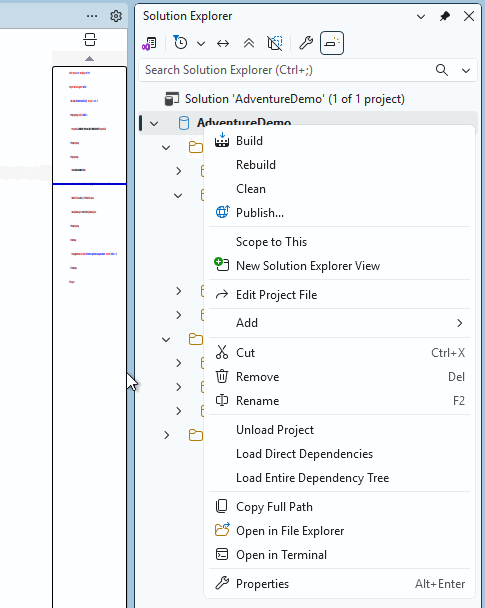 Zrzut ekranu Eksploratora rozwiązań w programie SQL Server Management Studio z dostępną opcją Kompilacja.