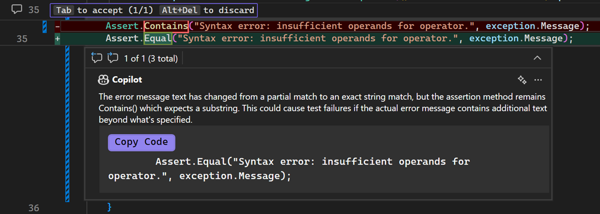 Captura de tela mostrando como aplicar uma sugestão de código Copilot da revisão de código local no Visual Studio.