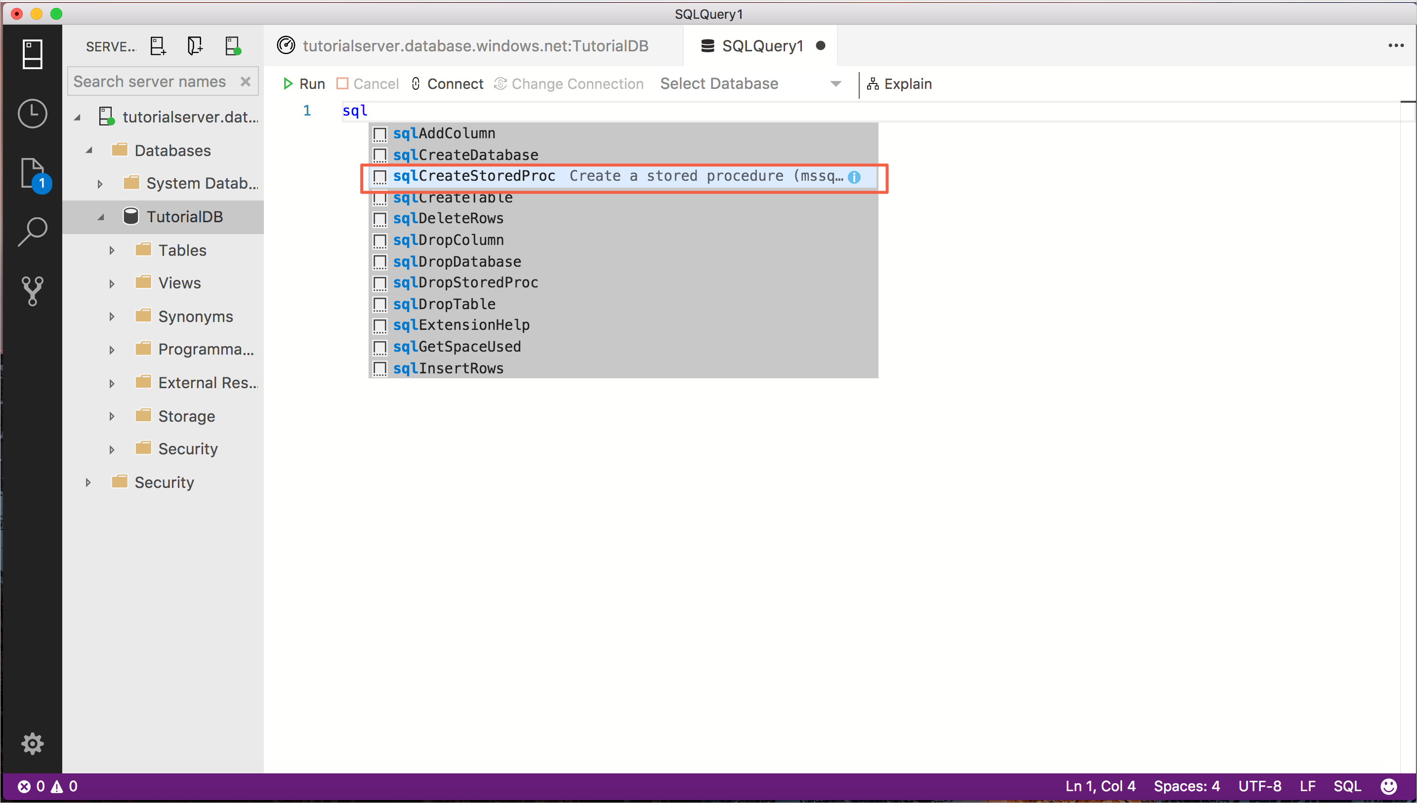 Снимок экрана, показывающий редактор запросов с введенным SQL в редакторе и выделенным параметром sqlCreateStoredProcedure.