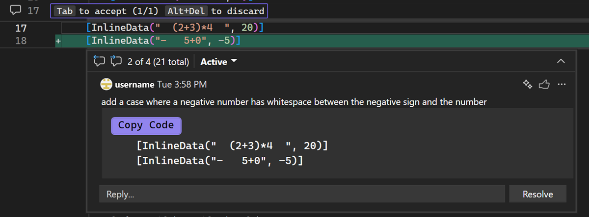 Снимок экрана, показывающий, как применить предложение кода из комментария пулл-реквеста в Visual Studio.