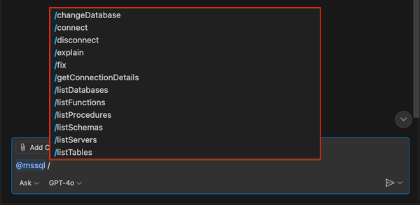 Skärmbild av den första uppsättningen kommandoalternativ för snedstreck från MSSQL-tillägget i GitHub Copilot-chatten.