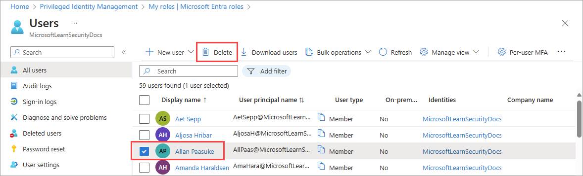 “所有用户”页的屏幕截图，其中已选中用户，并突出显示了“删除”按钮。